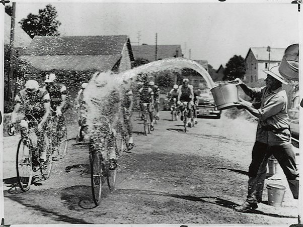cycling-in-the-heat-tdf-1961